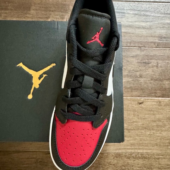 Nike Air Jordan 1 Low Black Red White Sneakers 6Y - Picture 3 of 4
